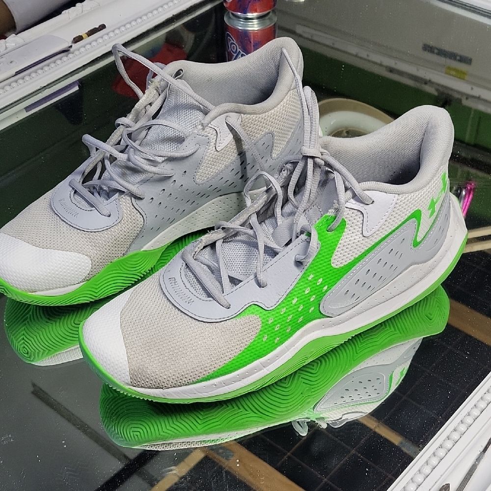 Mens 12 Under Armour Jet '23 basketball shoes in white and green shock colors. 